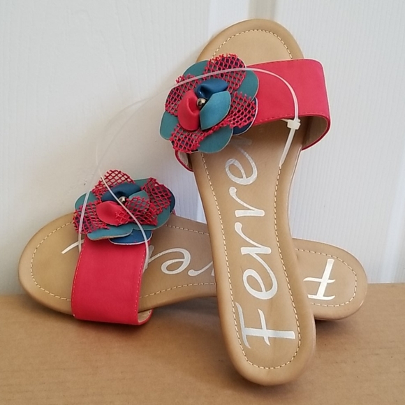 Women Sandels - Picture 1 of 3